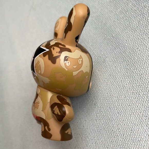 Kidrobot Dunny Series 3 Tokidoki Simone Legno Figure 2006 - Picture 8 of 9